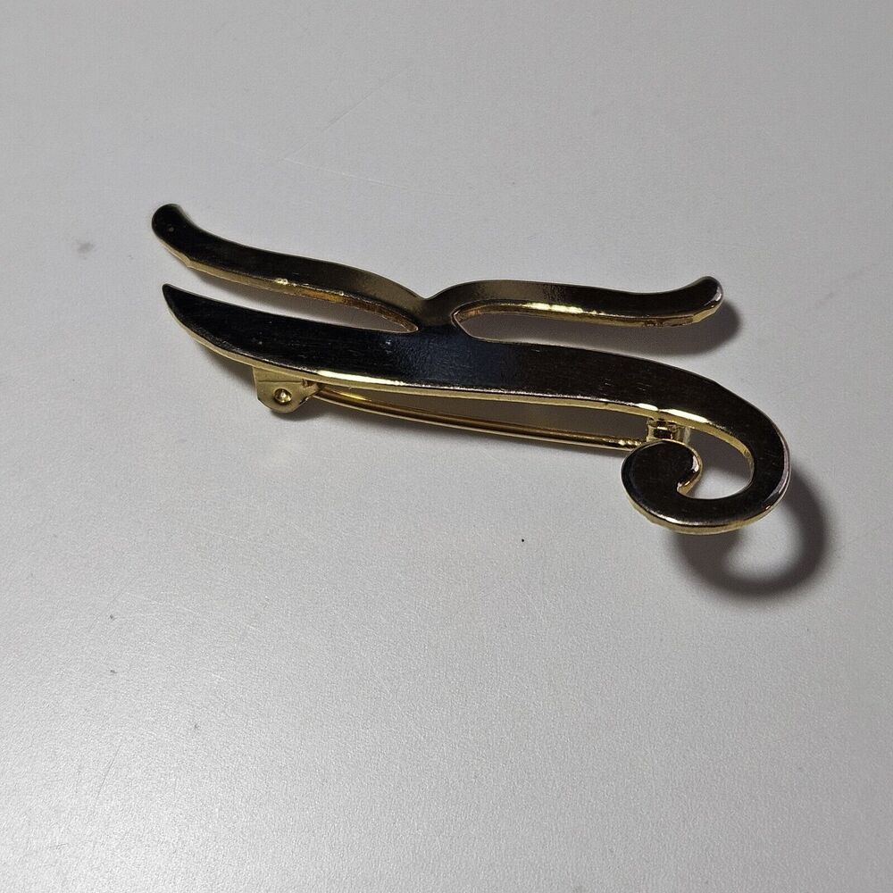 *Sale* Monogram Letter Initial K Brooch Pin Smooth Gold Tone Metal - Picture 9 of 9